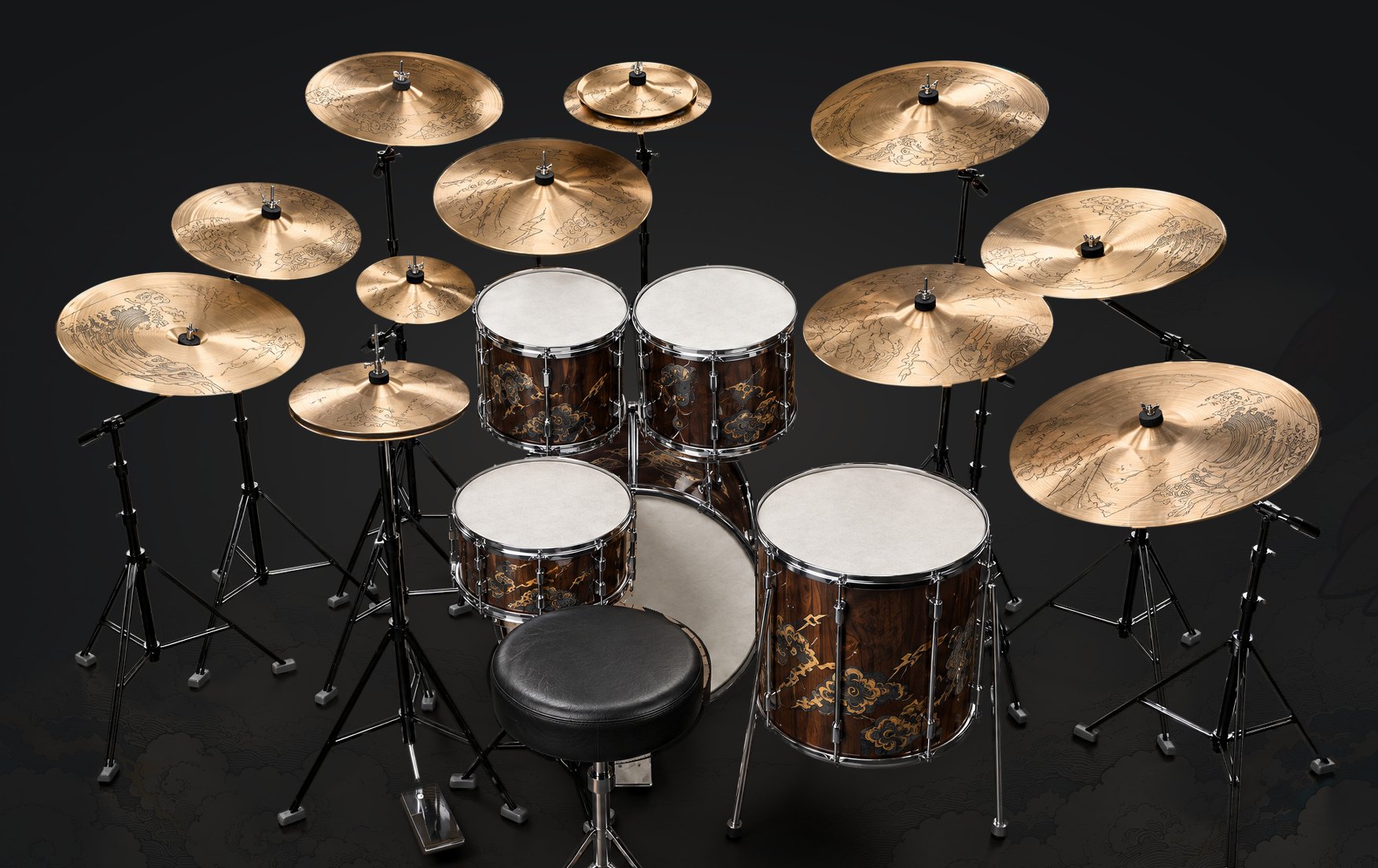 雷公的整套鼓組：Kick、Snare、Hi-Hat、三顆 Tom、Ride、五片 Crash、兩片 China、Splash、Stack。點每一顆鼓可以試聽。
